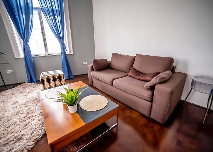 2B Hostel & Rooms