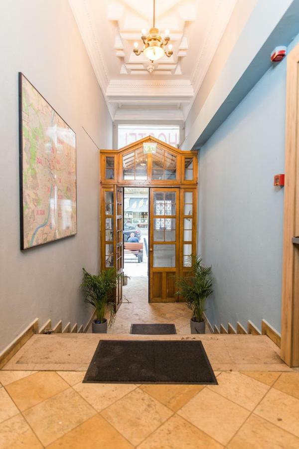 Hostal 2b & Budapest